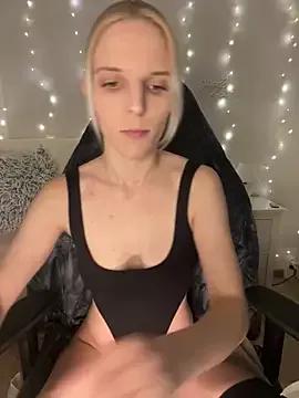 bellaxbloom from StripChat is Freechat