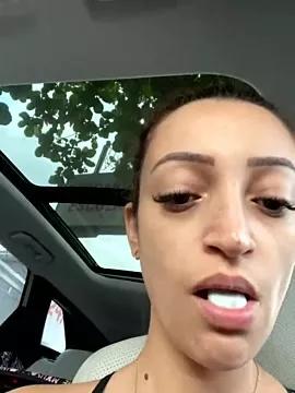 bellelouise from StripChat