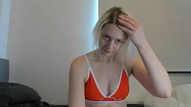 BetterThanYourEx69 from StripChat