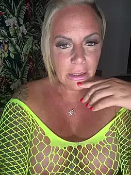 Big-Tits69 from StripChat is Freechat