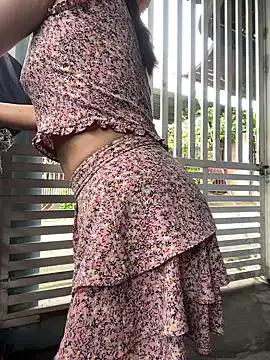 BigAssBee from StripChat is Freechat