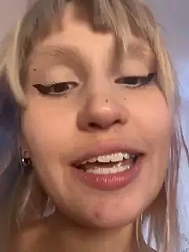 bigbabykiki from StripChat