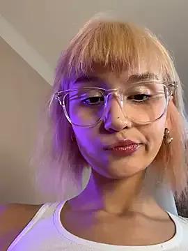 bigbabykiki from StripChat