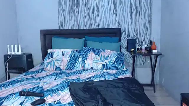 BIGBOOTYXX29 from StripChat