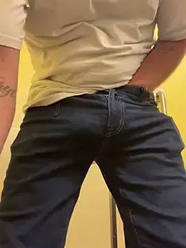 BIGWHITECOCKDOC36 from StripChat is Freechat
