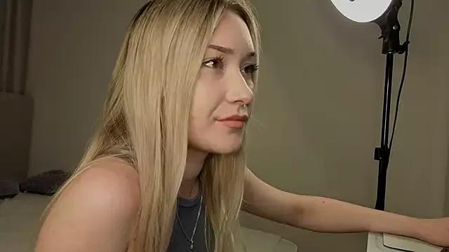 Blond_White from StripChat is Freechat