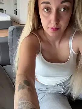 BlondBellaxxx from StripChat is Freechat