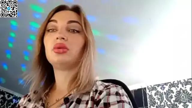 Blonde_Temptation from StripChat is Freechat