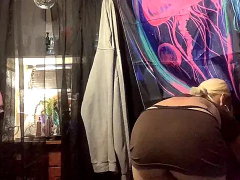 blondebarbiebae from StripChat is Freechat