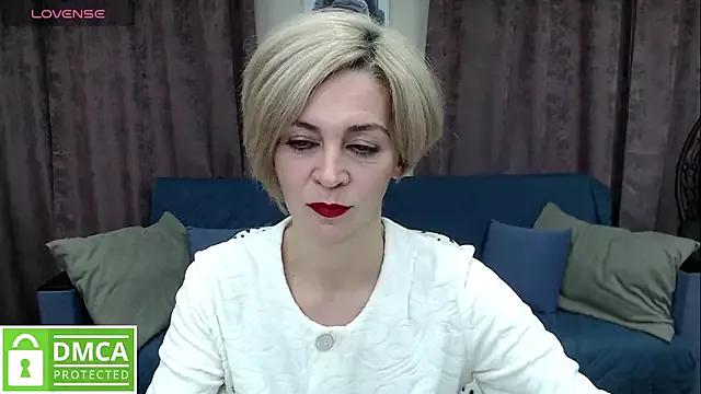 BlondeMommy_77 from StripChat is Freechat