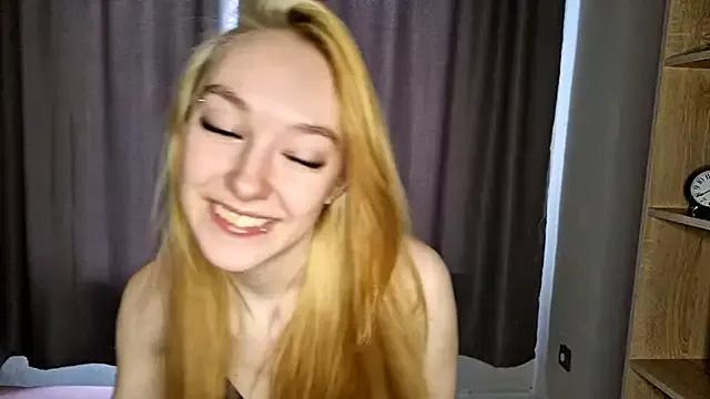 BlondeSgirl from StripChat is Freechat
