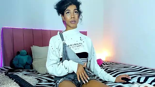 bloom444 from StripChat