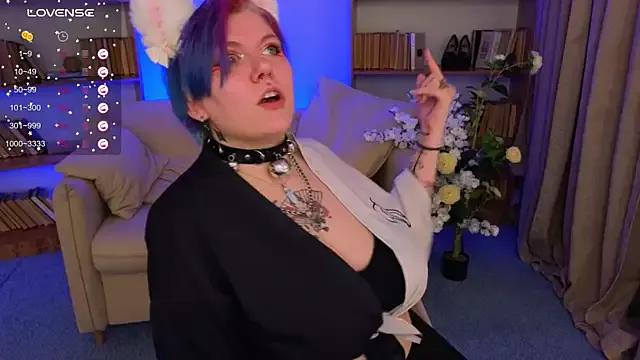 bluelunaray from StripChat is Freechat