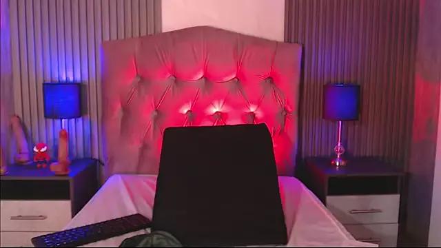 Bonnali_lune from StripChat