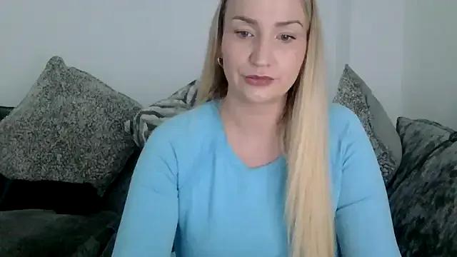 BootyQueenApril from StripChat is Freechat