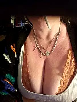 Bouncy-Bella28X from StripChat is Freechat