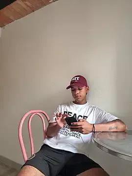 Boyscret from StripChat is Freechat