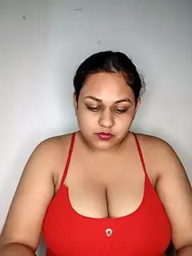 bumblebeegirl from StripChat is Freechat