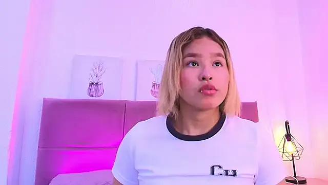 CamiilaGlow from StripChat is Freechat