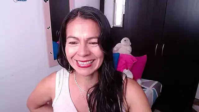camilavargas_ from StripChat is Freechat