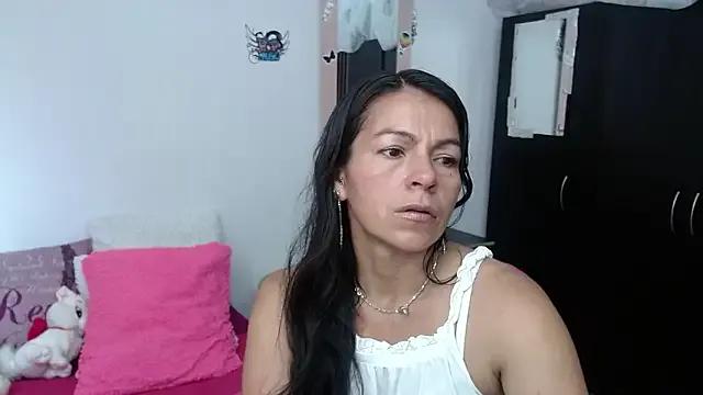 camilavargas_ from StripChat is Freechat