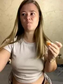 Caramellees from StripChat