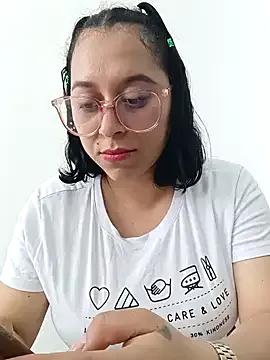 Caroline-17 from StripChat is Freechat