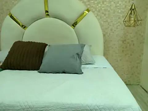 Caroline_palmerr from StripChat is Freechat