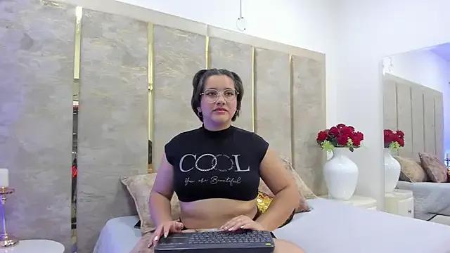 CarolineBlake_ from StripChat is Freechat