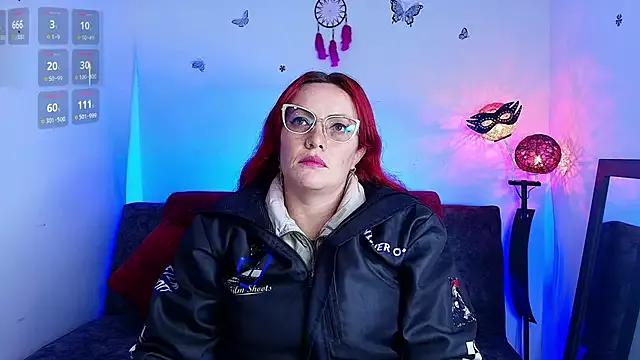 carolinhe_ from StripChat is Freechat