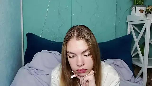 CassieDi from StripChat is Freechat