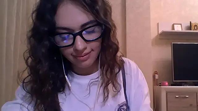 CeyaLier from StripChat is Freechat