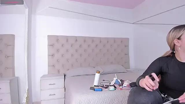 ChannelWhite_ from StripChat is Freechat