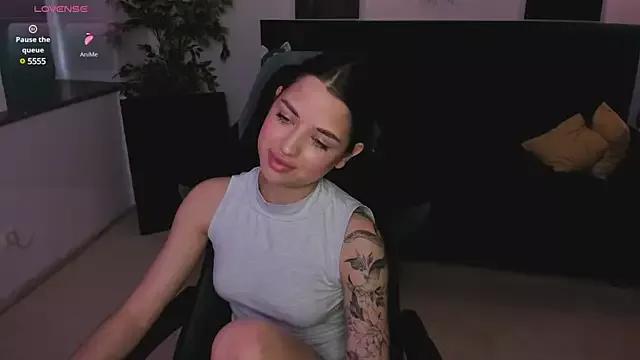 CharleneWoods from StripChat is Freechat