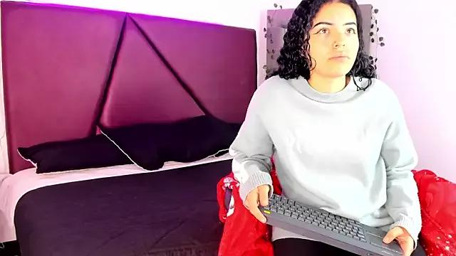 Charllotte_Evanss from StripChat is Freechat