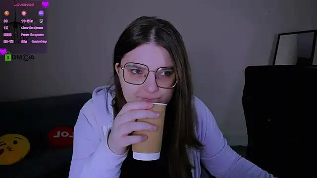 cherry_hugs from StripChat is Freechat