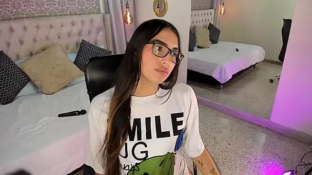 Cherrylady17_ from StripChat is Freechat