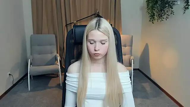 CherrylHolme from StripChat is Freechat