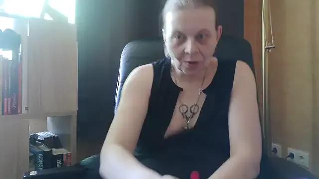 Cherrysweetkiss from StripChat is Freechat