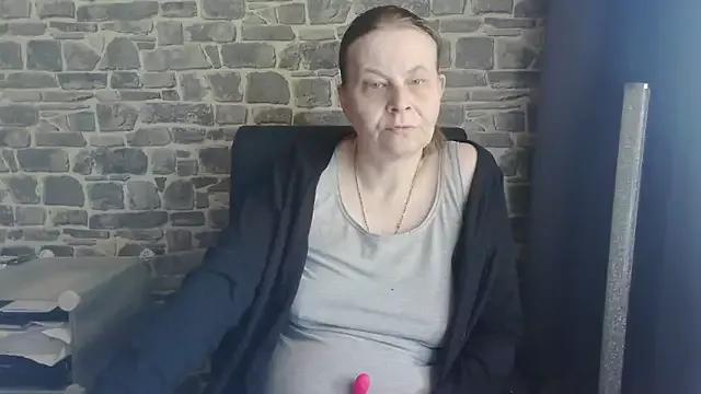 Cherrysweetkiss from StripChat is Freechat