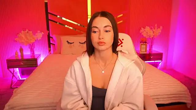 CherryyLulu from StripChat is Freechat