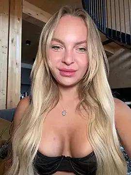 ChiaraVixen from StripChat is Freechat