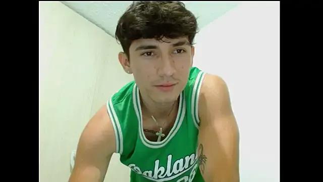 ChicoMaloFfF from StripChat is Freechat