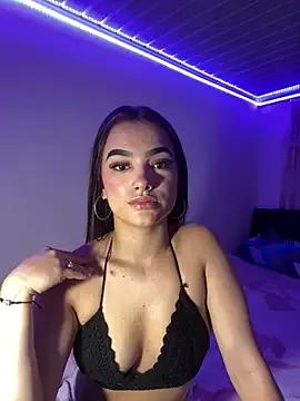 Chloe_Fox1905 from StripChat is Freechat