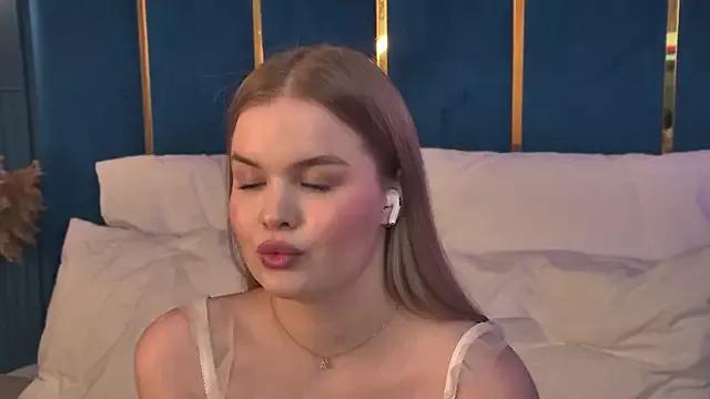ChloeMays from StripChat is Freechat