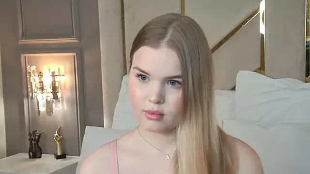 ChloeMays from StripChat is Freechat