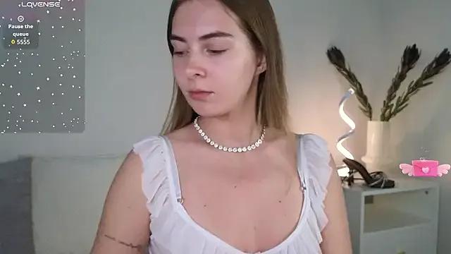 chloi_hes from StripChat is Freechat