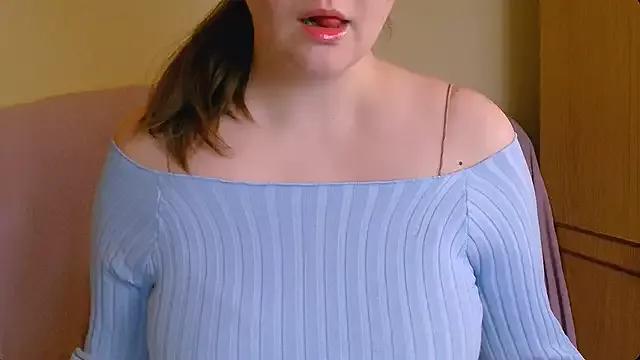 ChubbyMaia from StripChat is Freechat
