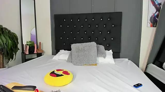 cloe_lenoxxx from StripChat is Freechat