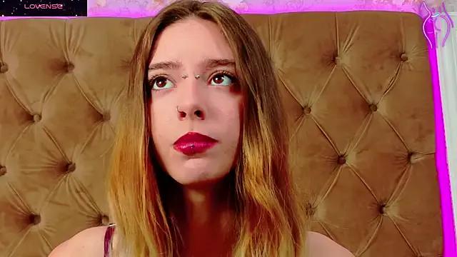 CoraVex from StripChat is Freechat